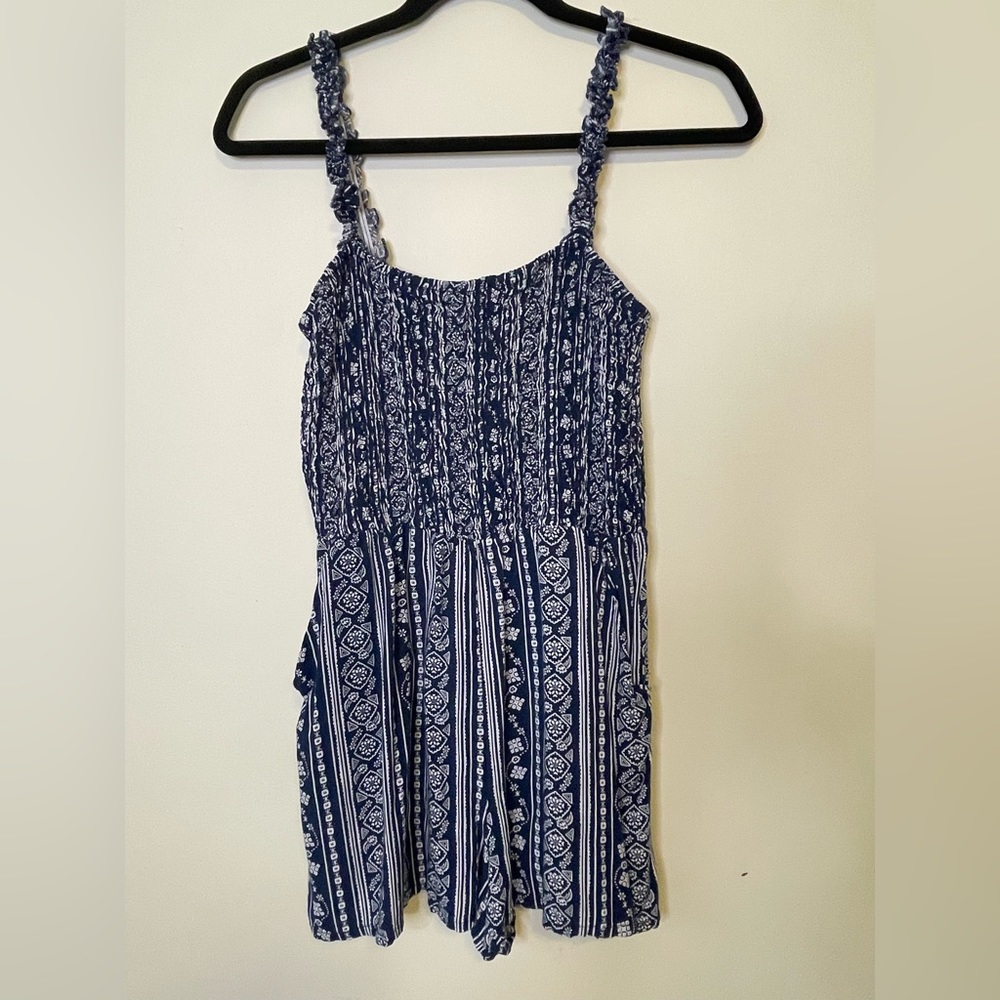 Lily Rose 1 piece short romper with pockets white and navy
Size M